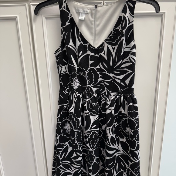 London Times Dresses & Skirts - London Times Monochrome Floral Midi Dress